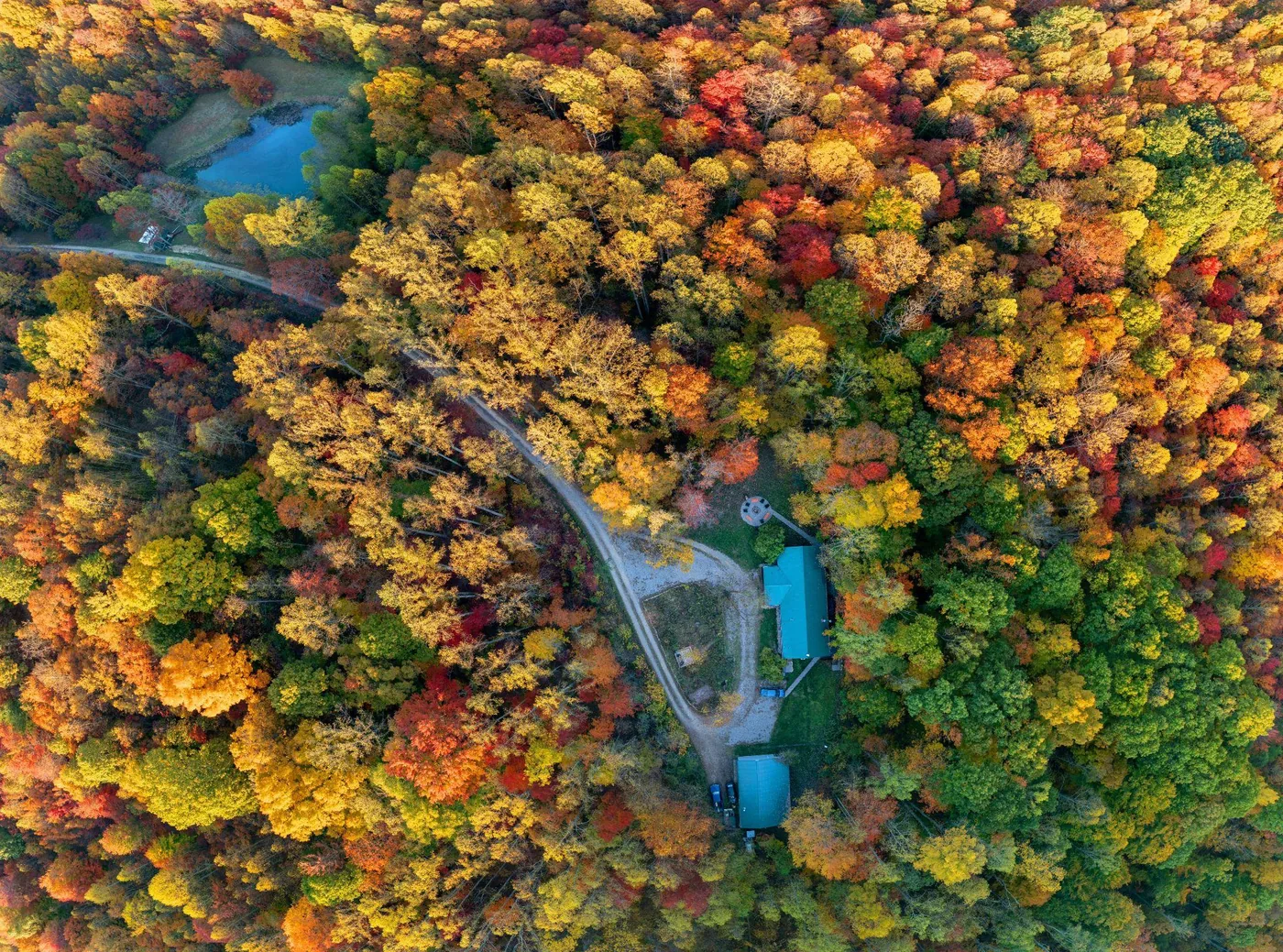 Aerial view of the Art Lodge and 58-acre preserve in fall color at Raven’s Retreat Hocking Hills
