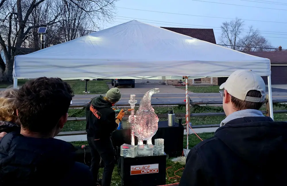 Sculptdecor Ice sculpting Performance in Ohio at Raven’s Retreat Hocking Hills