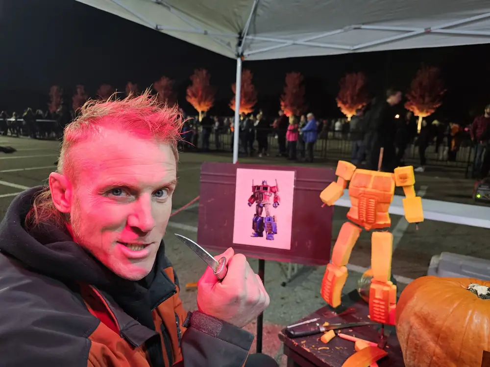 Sculptdecor Pumpkin Carver in Ohio at Raven’s Retreat Hocking Hills