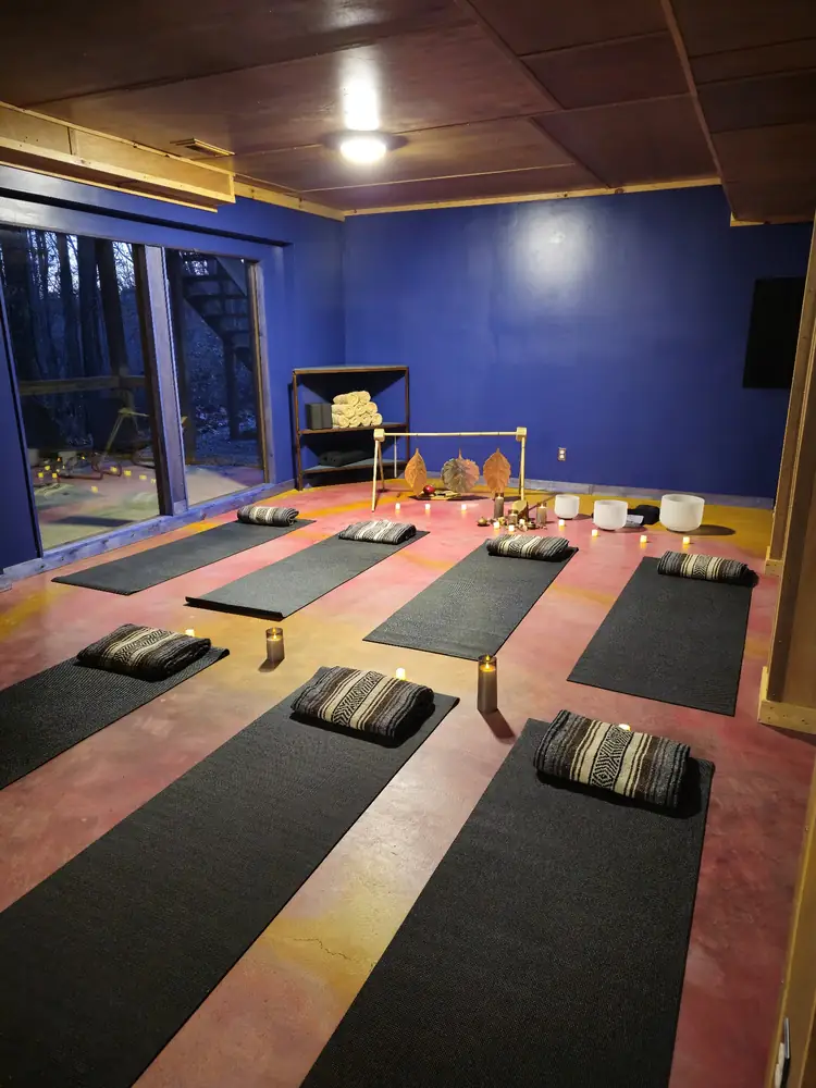 Sound bath at Art Lodge for group wellness retreat at Raven’s Retreat Hocking Hills