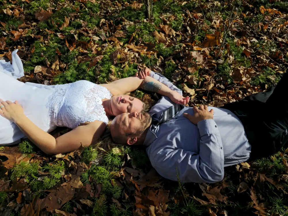 Forest micro wedding at Raven’s Retreat Hocking Hills